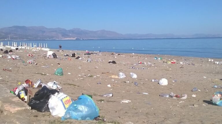 Lungomare di Campofelice di Roccella. Quando l’inciviltà si esprime a Ferragosto