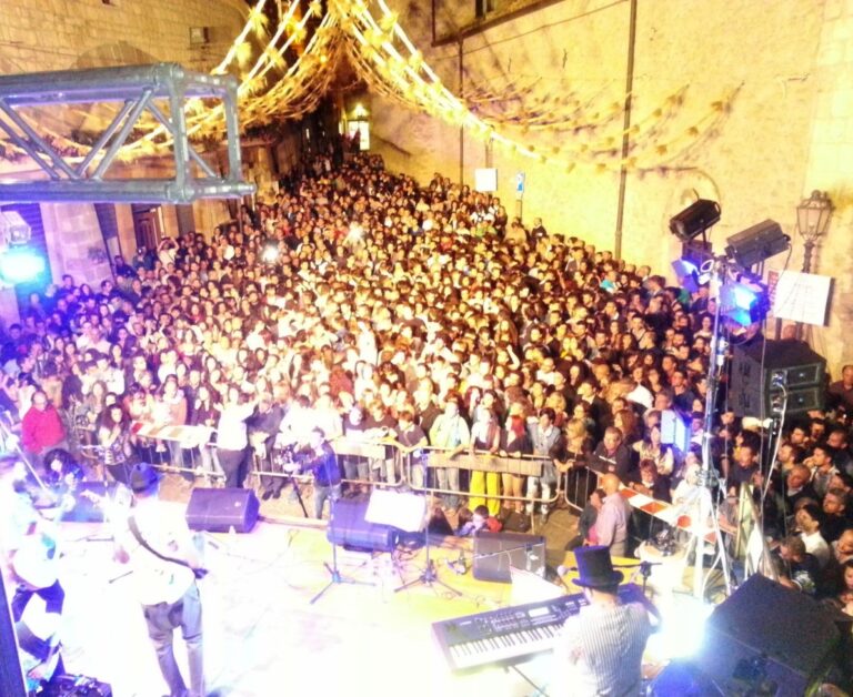 Grande successo di pubblico per la notte bianca di Gangi: in migliaia hanno partecipato ai numerosi eventi in programma