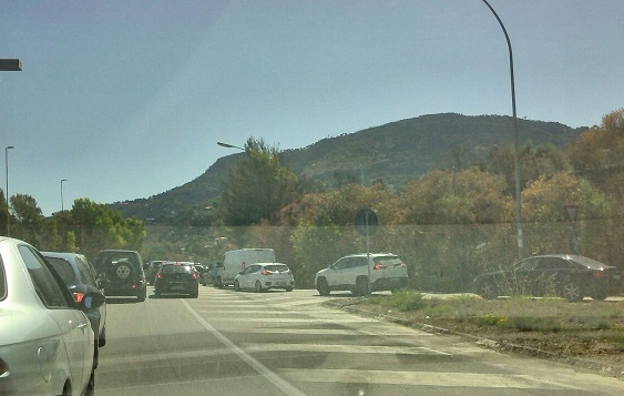Circolazione paralizzata all’uscita del casello autostradale di Cefalù a causa dell’intenso traffico. Code di diversi chilometri