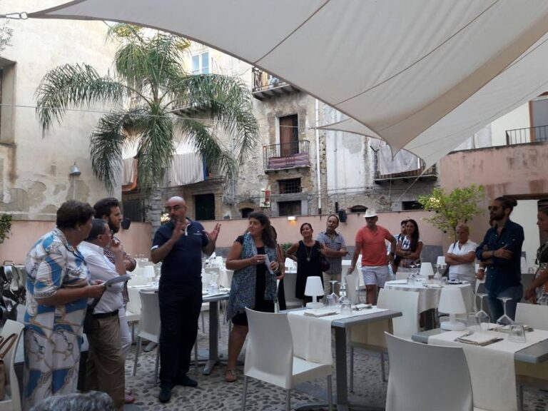 Delicate suggestioni del giovane artista Lorenzo Maniscalco alla Galleria ristorante di Cefalù