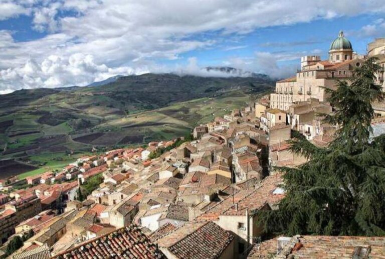 Pioggia di milioni per la riqualificazione del centro storico e del campo sportivo