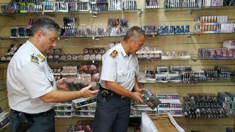 Guardia di Finanza sequestra oltre 75.000 prodotti cosmetici contraffatti o scaduti. Denunciato imprenditore cinese