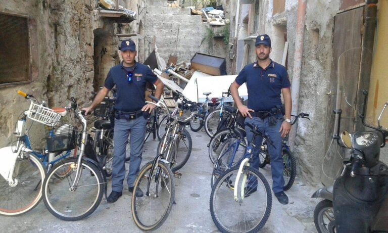 La Polizia arresta un ladro di biciclette e scopre un deposito di bici e Mountain bike rubate