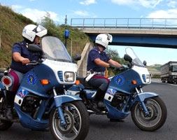 Dopo la denuncia di due imprenditori la Polizia arresta tre agenti della Stradale per corruzione, concussione e falso in atto pubblico