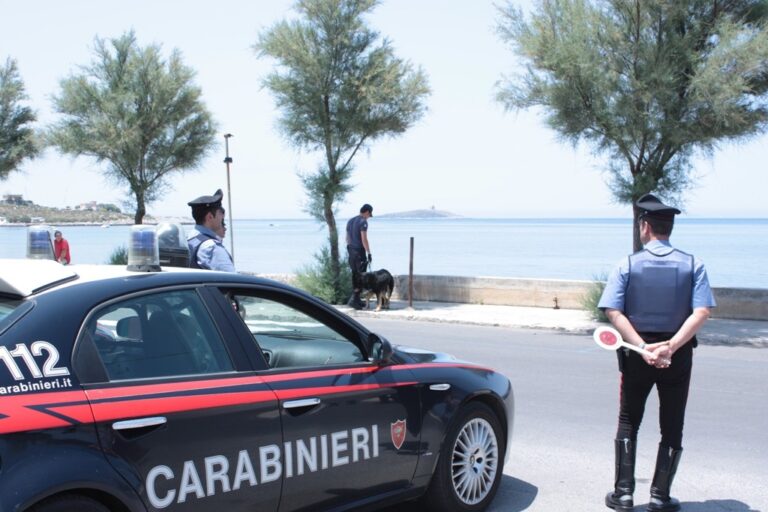 Causa un incidente stradale e fugge, 50enne rintracciata e denunciata dai carabinieri