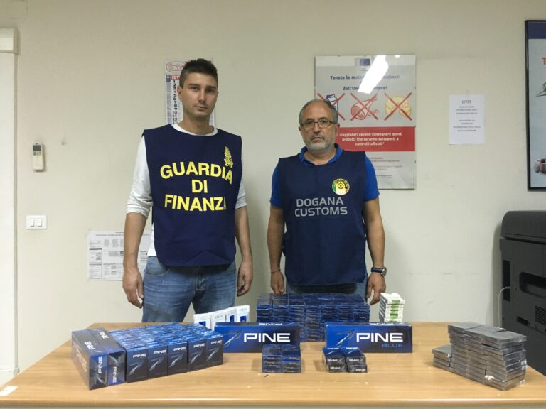 Guardia di Finanza sequestra 80 kg. di sigarette di contrabbando. Arrestata una persona