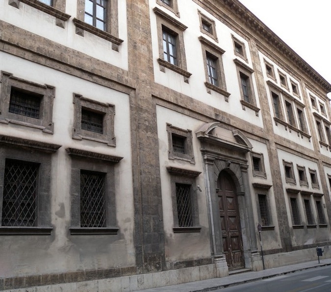 Biblioteca regionale Bombace, finiti i lavori ma resta chiusa. Il M5S annuncia oggi un’ispezione: “La struttura versa ancora in gravi condizioni di abbandono”