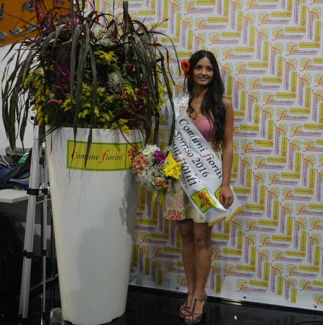 Una ragazza di Gangi è Miss sorriso al concorso nazionale Miss comuni fioriti