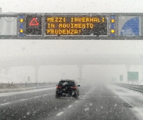 Dal 24 novembre obbligo di catene a bordo sulle strade a rischio di precipitazioni nevose. Ecco l’elenco di tutti i tratti interessati