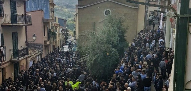 I tre giovani morti a Pioppo in un incidente stradale. Ieri i funerali