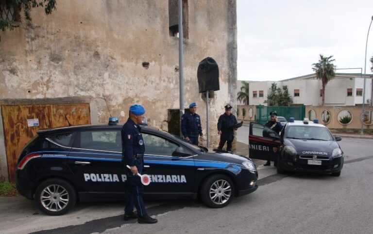 Gruppo di parenti arrestati dai Carabinieri per possesso di armi e marijuana