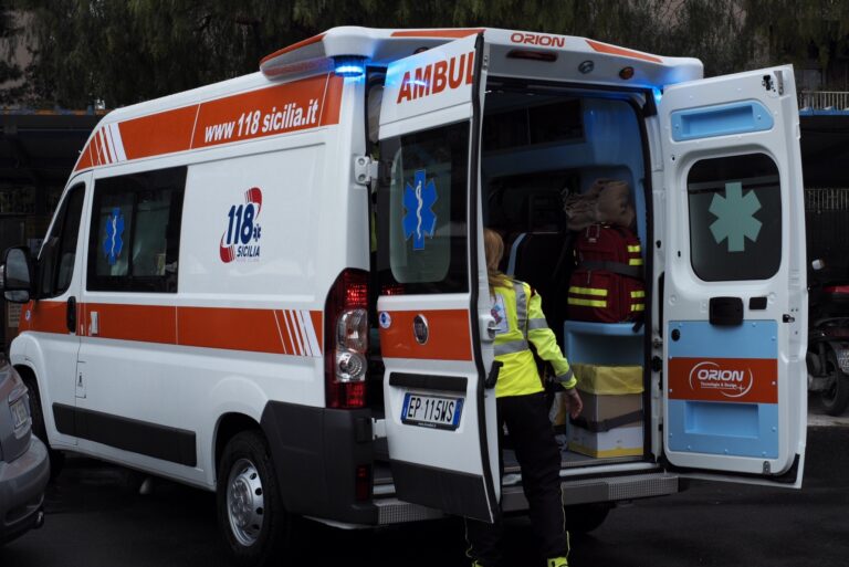 Un uomo perde i sensi e finisce a terra a Termini dopo Vinorum