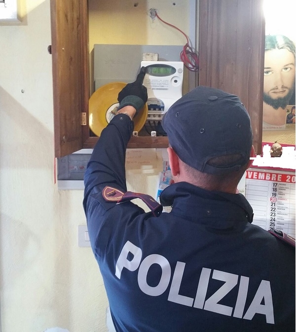 Ennesimo furto di energia elettrica. Polizia denuncia proprietaria di negozio di ceramiche