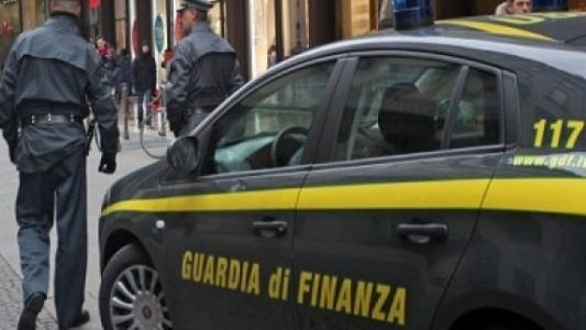 La Finanza sequestra a prestanomi mafiosi un autolavaggio, una ditta di movimento terra, appartamenti, terreni, veicoli e disponibilità finanziarie. Totale: 4.200.000 euro