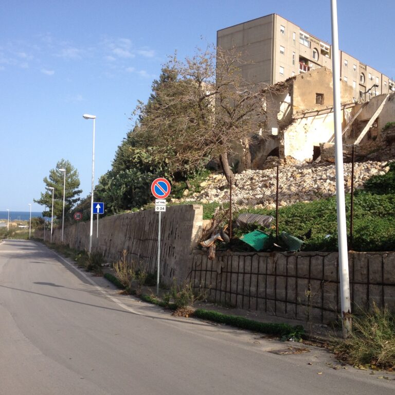 Strada chiusa a Termini per ragioni di sicurezza