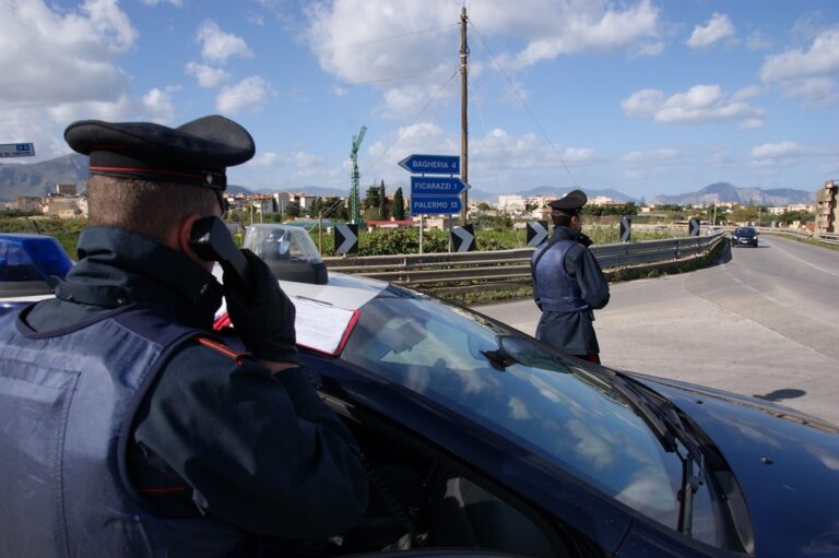 Arrestati dai Carabinieri padre e figlio in due circostanze diverse, il primo per detenzione di droga, il secondo per furto energia elettrica