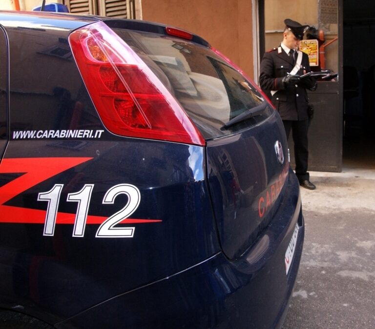 Chiede un passaggio in moto e tenta di rapinare il conducente, 37enne arrestato dai Carabinieri