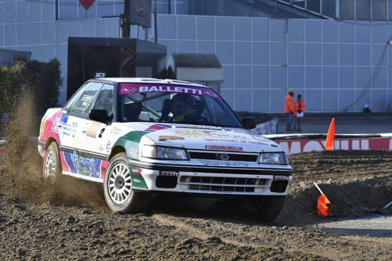 Vittoria di Totò Riolo al Motor Show di Bologna. L’asso di Cerda sulla Subaru Legacy si è imposto tra le autostoriche a trazione integrale