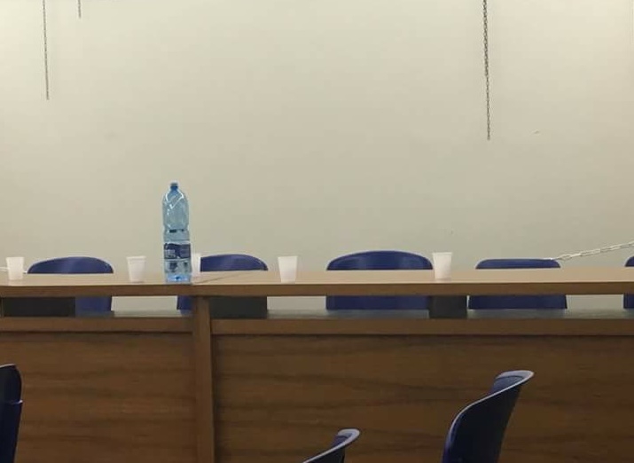 Campofelice di Roccella. Consiglio comunale, la minoranza abbandona l’aula e la maggioranza attacca: è scappata miseramente