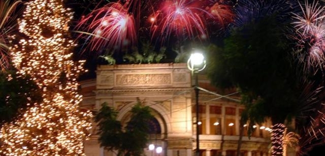 Colpi d’arma fuoco alla festa di Capodanno in Piazza Politeama. E’ caccia all’uomo