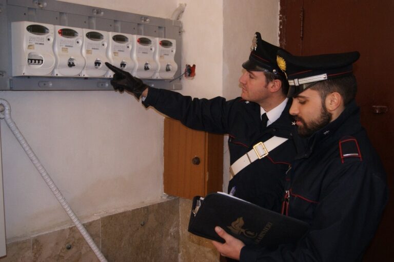 Furti di energia elettrica. Attività repressiva dei carabinieri. Due arrestati e cinque   denunciati a piede libero