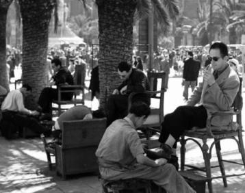 La crisi fa rivivere gli antichi mestieri: a Palermo tornano i lustrascarpe, dieci postazioni nel centro città