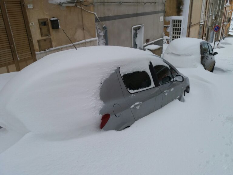 Ancora disagi per la neve e temperature sotto lo zero. Ma da mezzanotte la situazione dovrebbe migliorare