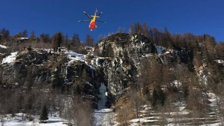 Tragedia in montagna. Crolla parete di ghiaccio. Quattro morti.