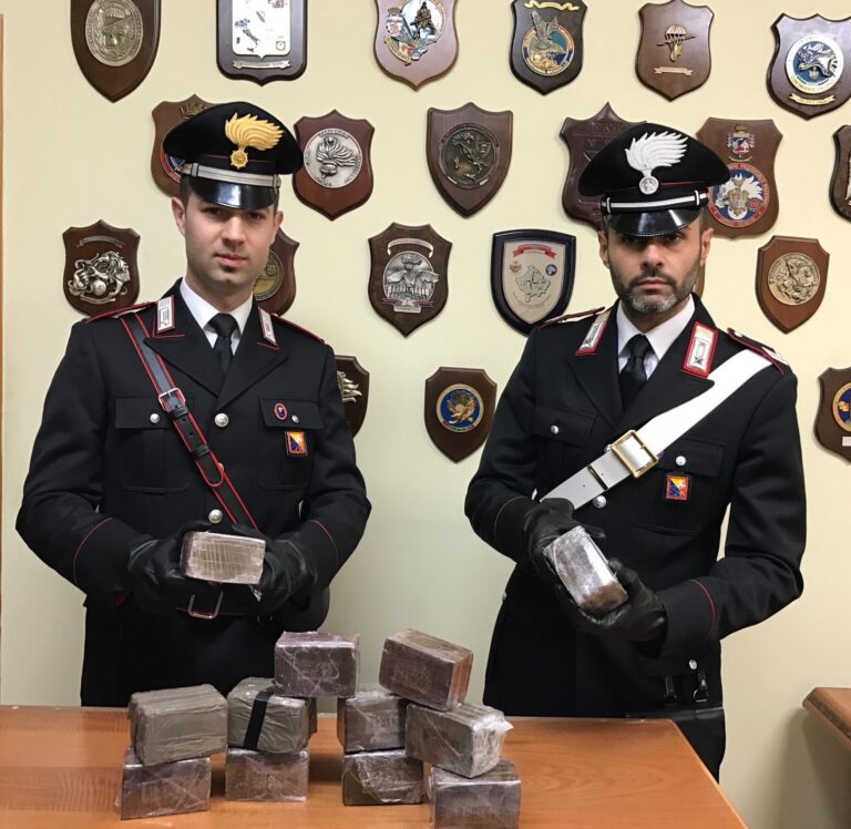 Deteneva 60 panetti di hashish. Arrestato dai carabinieri