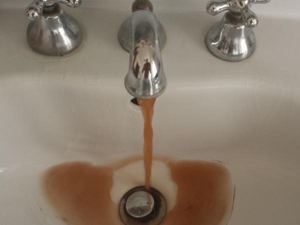 Divieto di utilizzo dell’acqua a Castelbuono: il governo del paese è nelle mani di incoscienti