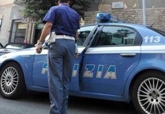 La polizia individua un magazzino di centraline e parti di autovetture rubate. Denunciato il titolare