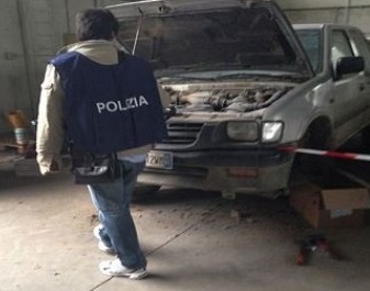 La polizia pone sotto sequestro preventivo un’autocarrozzeria abusiva