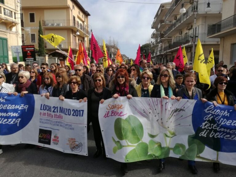 Migliaia di persone a Locri per dire no alle mafie