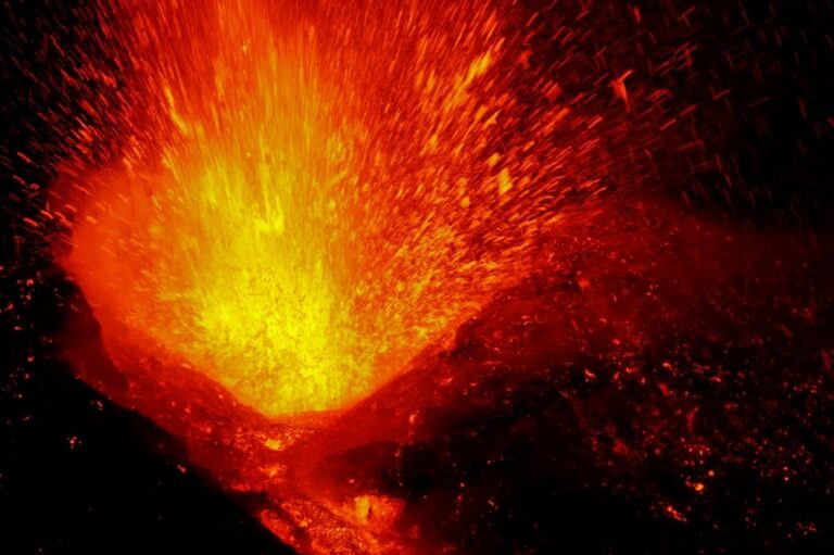 L’Etna in “movimento”. Attività stromboliana dai crateri sommitali