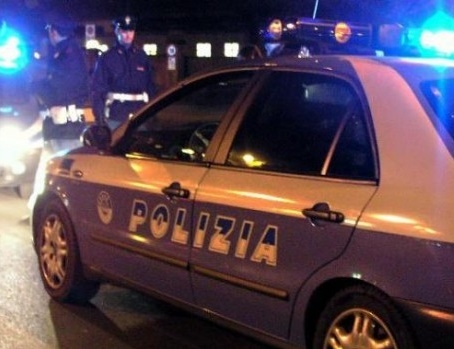 Rubavano auto sostituendo centralina e chiave della vettura, bypassando così il sistema di accensione. Arrestati due giovani