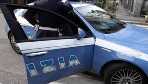 Trovato cadavere di uomo con coltello conficcato in pancia