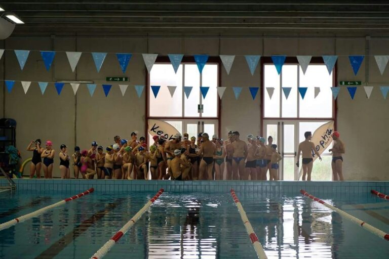 Nuoto: quando la competizione è solo divertimento. Gara non competitiva nella piscina di Isnello