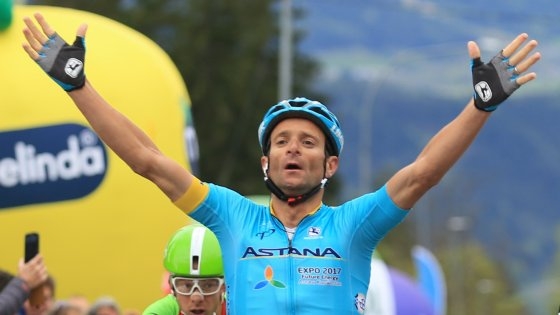 Morto in un incidente stradale il ciclista Scarponi travolto da un furgone