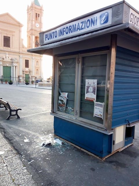 Termini Imerese. Vandali in azione in Piazza Duomo