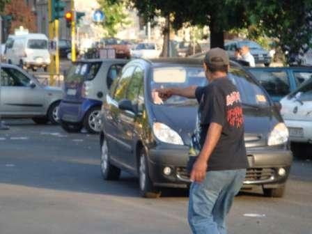 Primi “daspo” per due parcheggiatori abusivi a Palermo