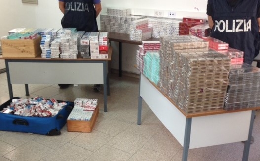 Fratelli fermati dalla Polizia. Trovati in possesso di 90 chili di sigarette di contrabbando