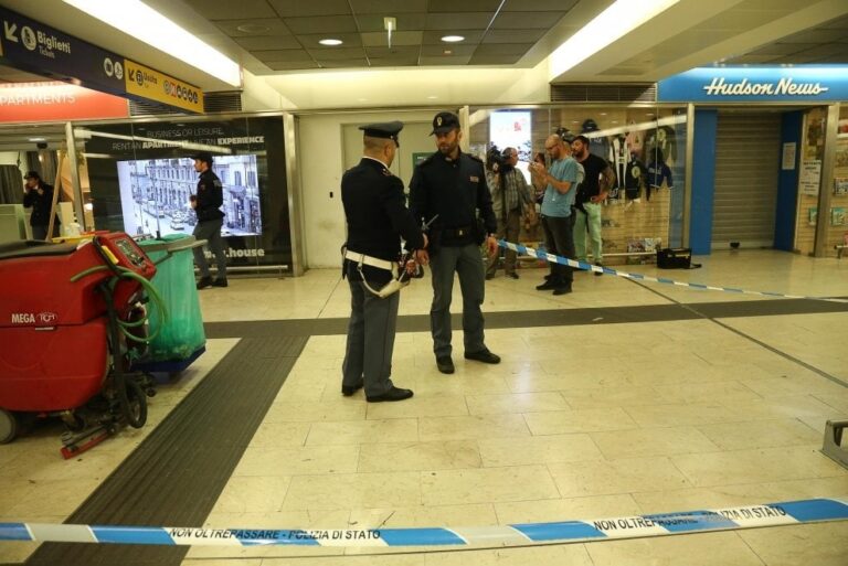 Due militari e un poliziotto accoltellati alla stazione di Milano. Fermato l’aggressore