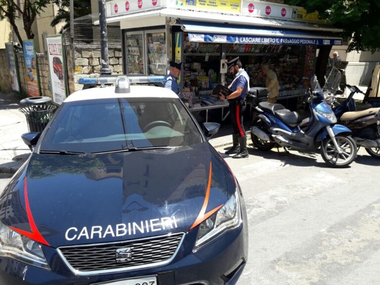 Cerca di forzare ingresso blindato di un’edicola. Arrestato 35enne