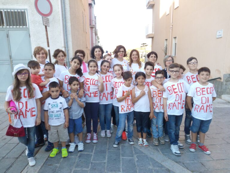 Gli alunni della Scuola Primaria dell’Istituto Comprensivo Cinà di Campofelice di Roccella mettono in scena la fiaba Becco di Rame