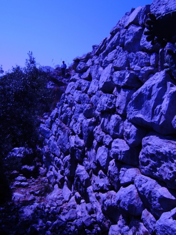 Visita guidata al Dolmen e al muro megalitico di Mura Pregne in territorio di Sciara