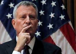 A New York svolta antifumo del sindaco de Blasio: sigarette a 13 dollari