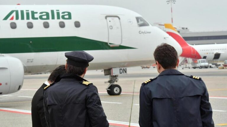 Alitalia, gara a tre per conquistarla