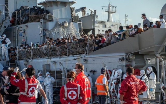 In arrivo al porto di Palermo una nave con 400 migranti