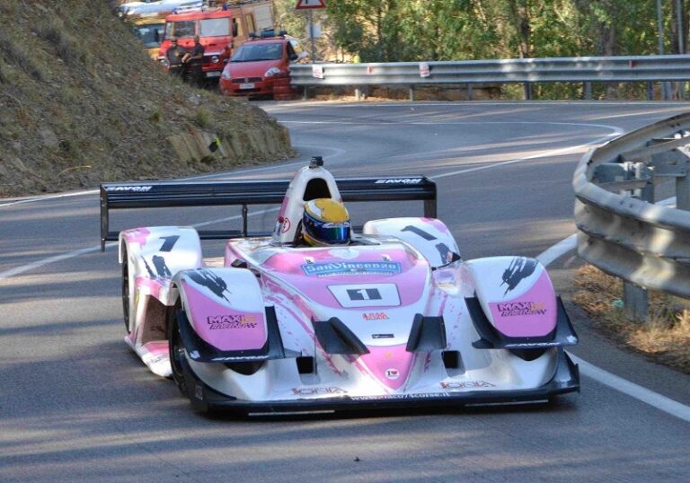 Il neo campione italiano Domenico Scola su Osella vince la 63^ Coppa Nissena