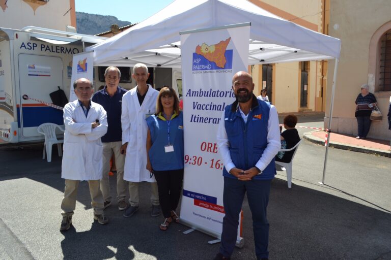 Ambulatorio vaccinale itinerante in piazza a Casteldaccia